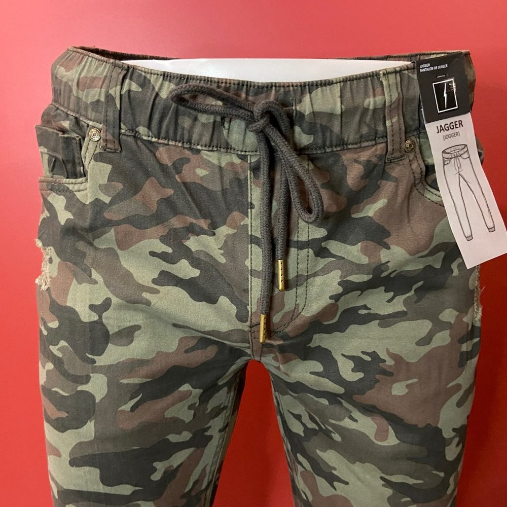 Jeaniologie Men's Jagger Distressed 5-Pocket Twill Camo Jogger Pants - NWT - Picture 3 of 6